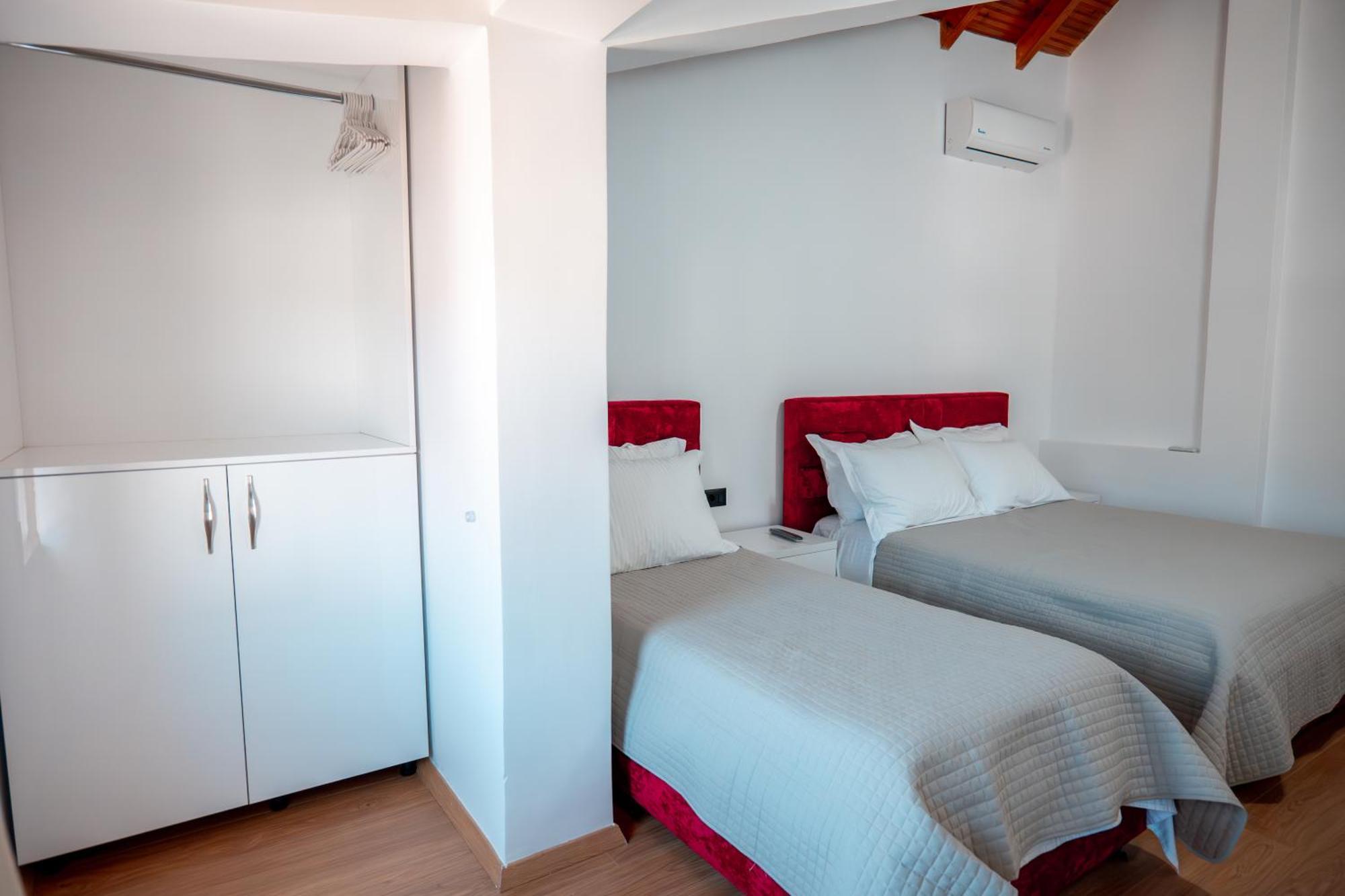 Fabio Guest House Gjirokastër Esterno foto