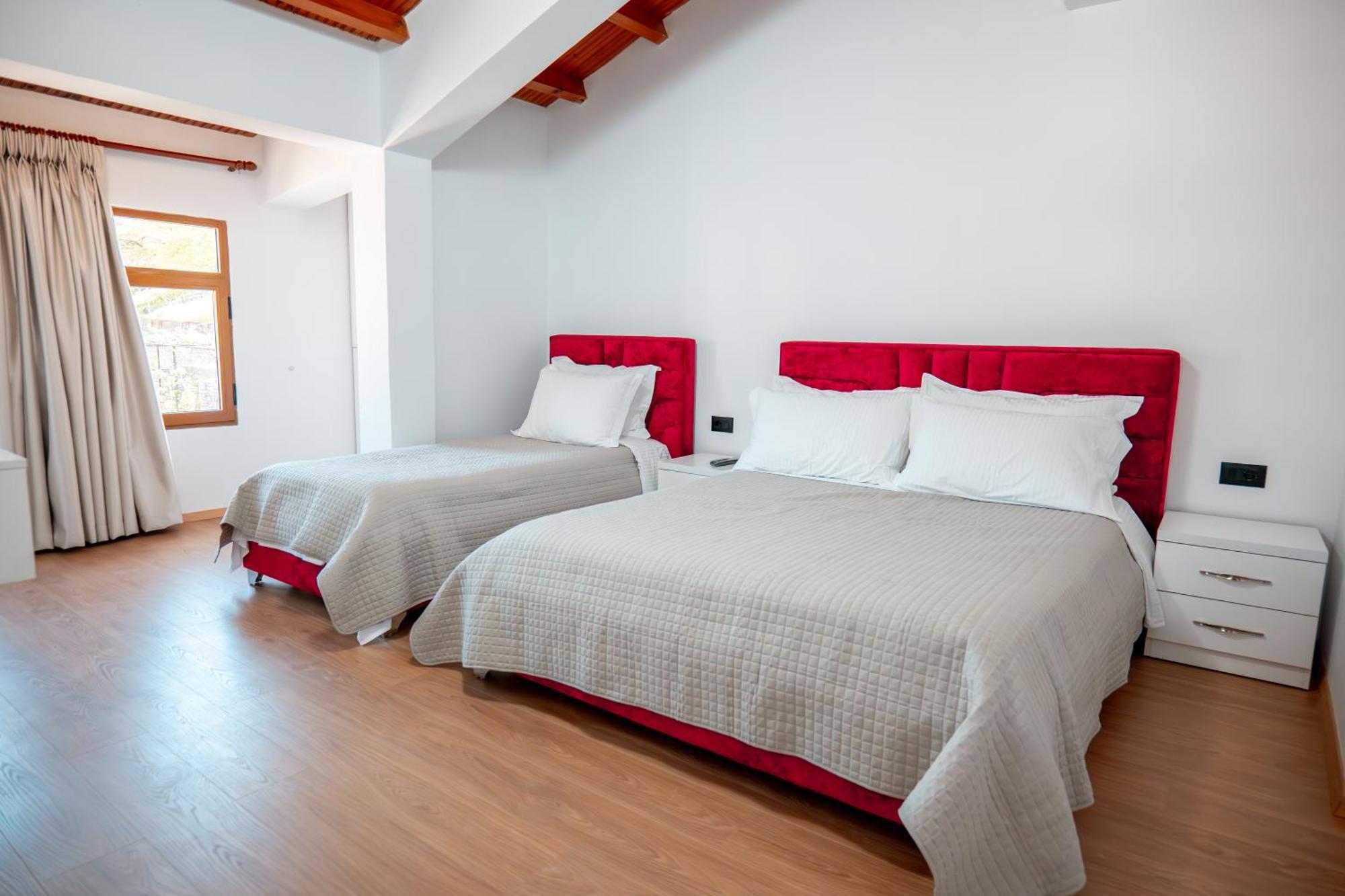 Fabio Guest House Gjirokastër Esterno foto