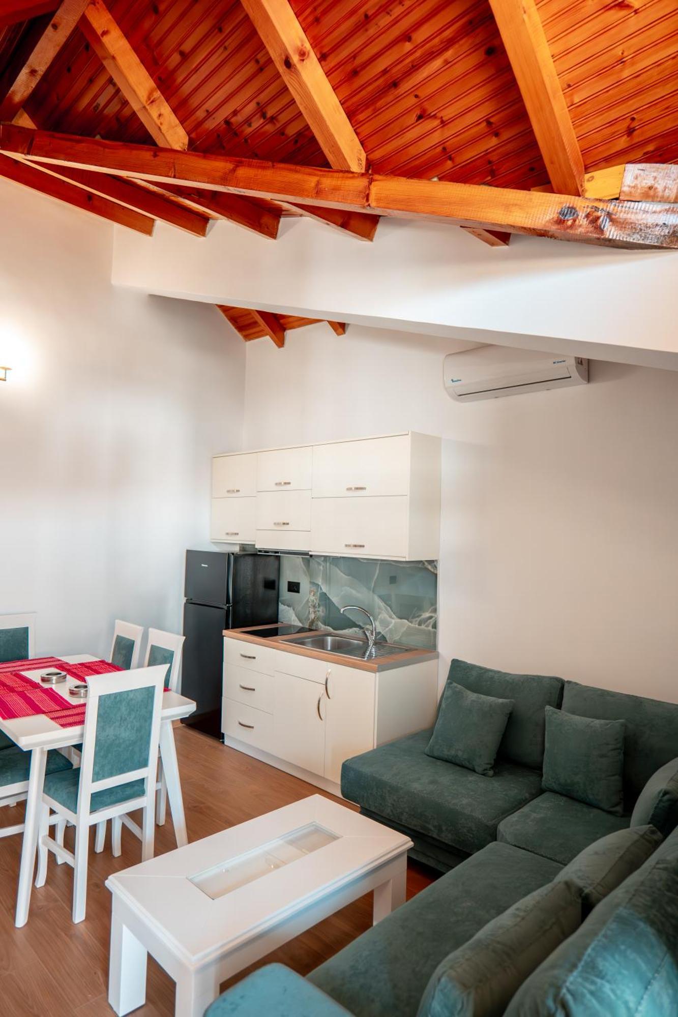 Fabio Guest House Gjirokastër Esterno foto