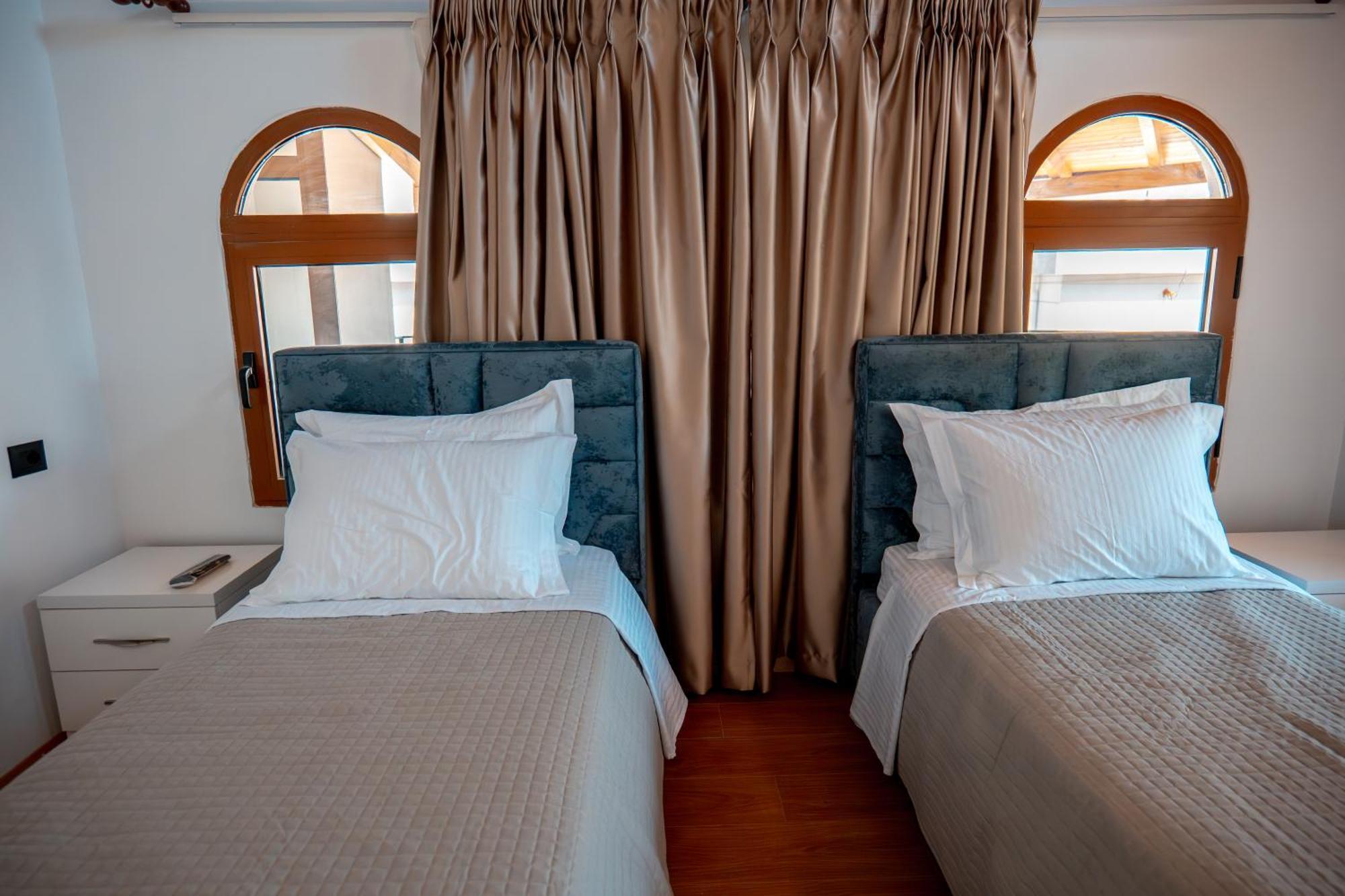 Fabio Guest House Gjirokastër Esterno foto