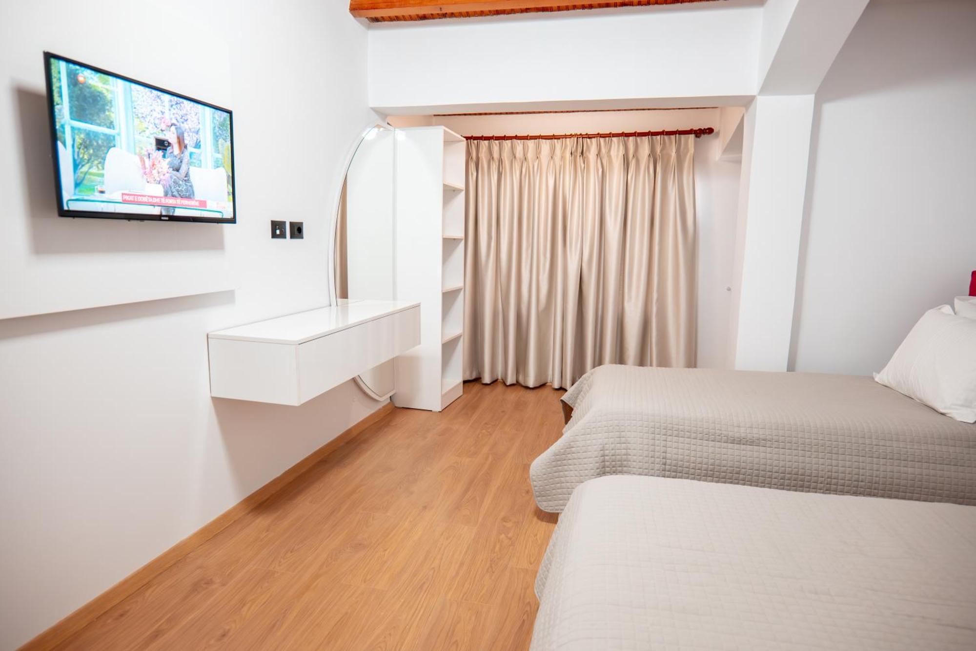 Fabio Guest House Gjirokastër Esterno foto